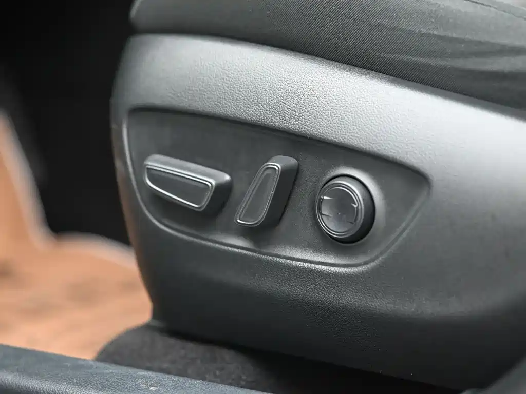 Toyota RAV4 2020 — фото 13