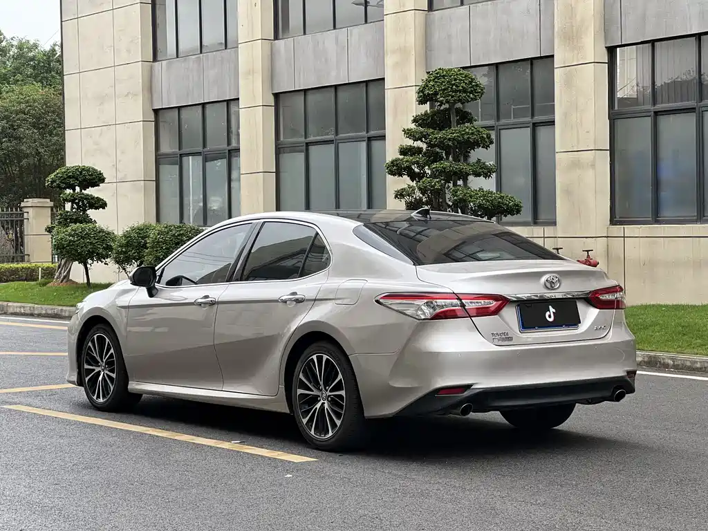 Toyota Camry 2018 — фото 21
