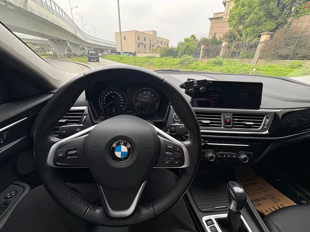 BMW 1 Series 2019 — фото 11