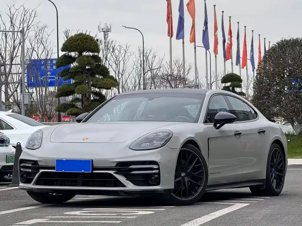 Porsche Panamera 2019 — фото 1