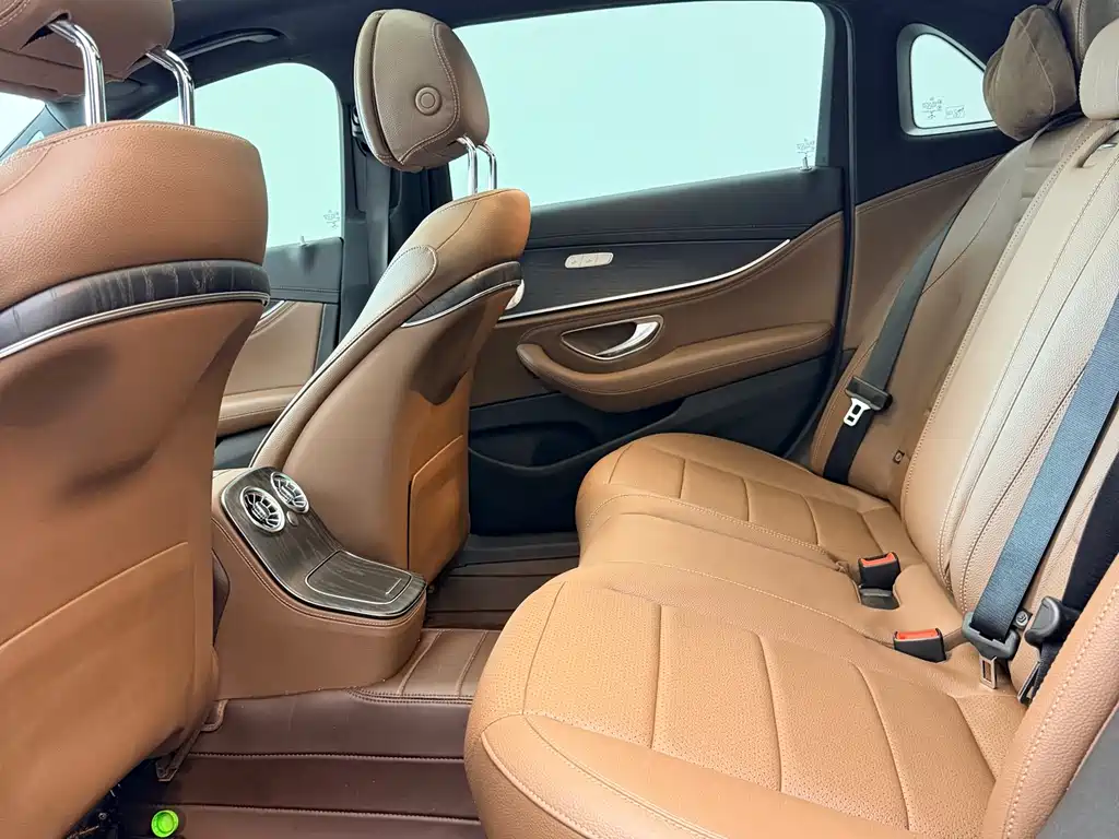 Mercedes-Benz E-Class 2023 — фото 23