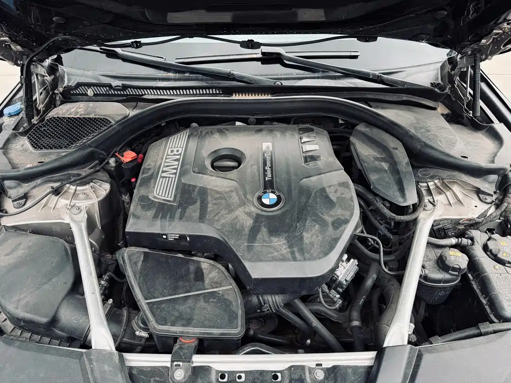 BMW 5 Series 2018 — фото 10