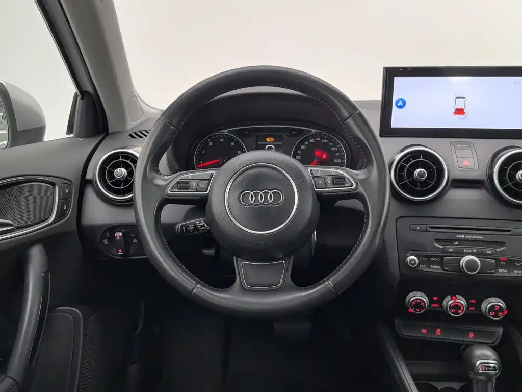 Audi A1 2014 — фото 11