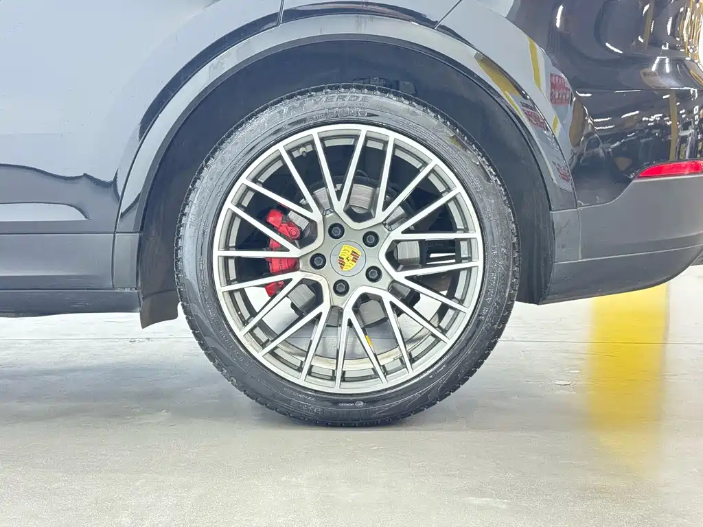 Porsche Cayenne 2018 — фото 12