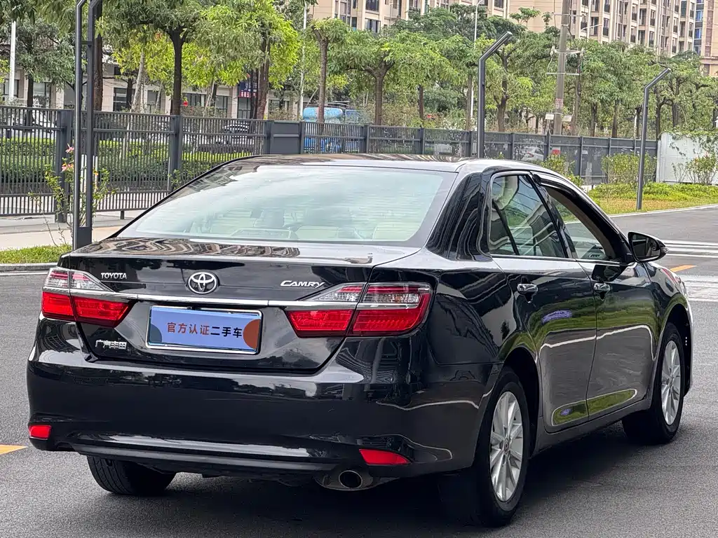 Toyota Camry 2015 — фото 4