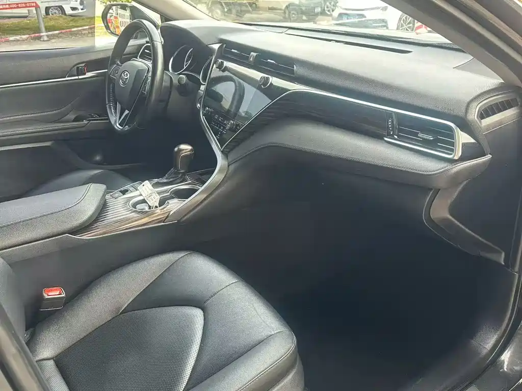 Toyota Camry 2020 — фото 6