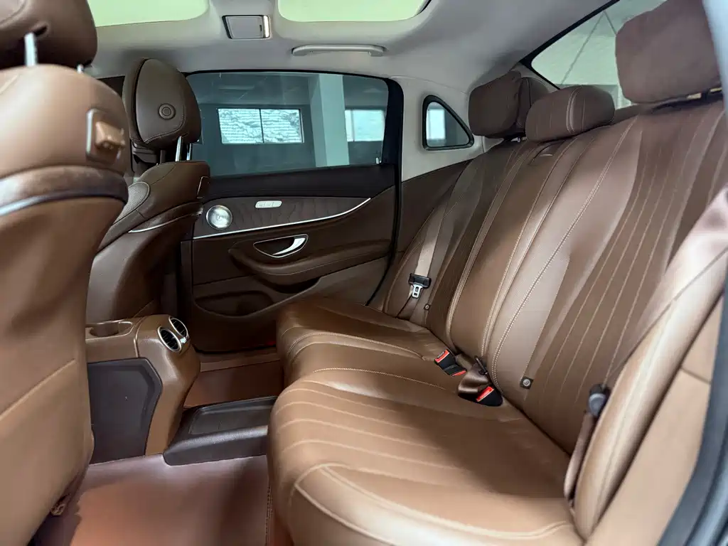 Mercedes-Benz E-Class 2019 — фото 11