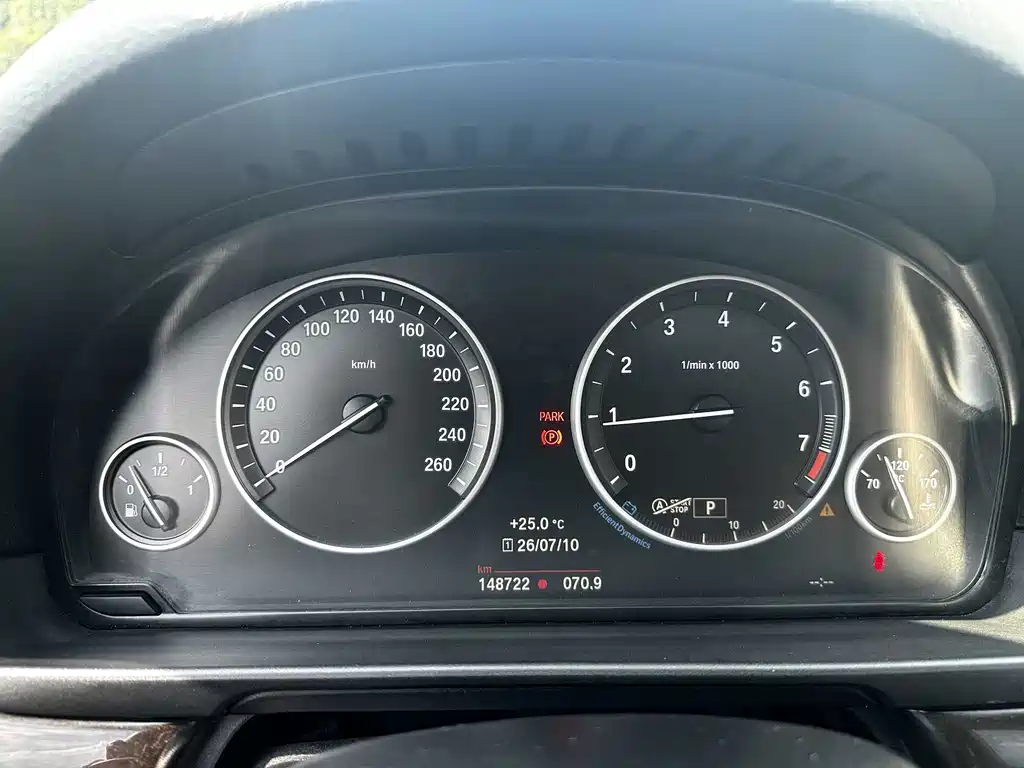 BMW 5 Series 2016 — фото 16