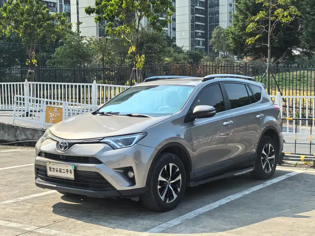 Toyota RAV4 2019 — фото 1