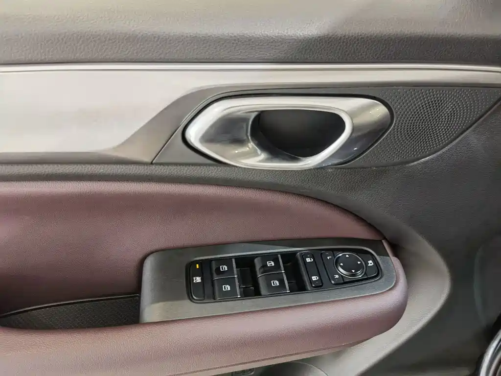 GAC Trumpchi M6 2023 — фото 5