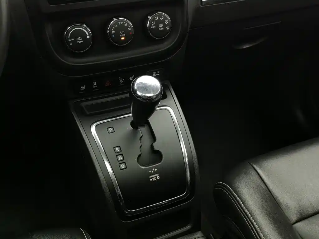 Jeep Compass 2012 — фото 13