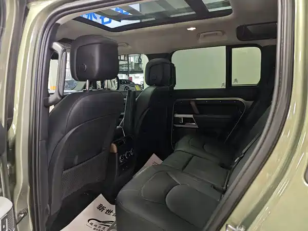 Land Rover Defender 2022