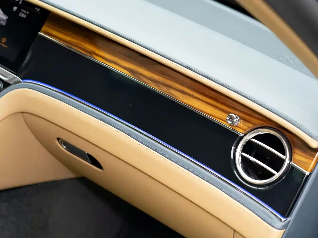 Bentley Flying Spur 2021 — фото 15