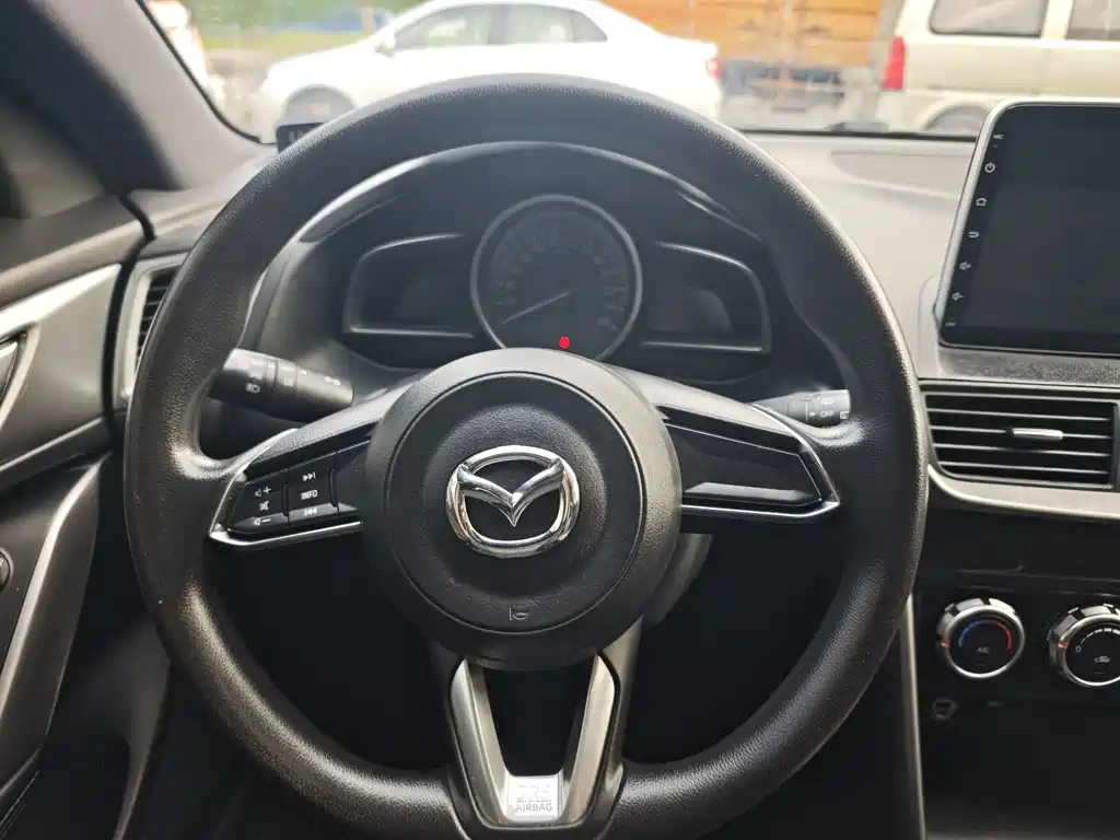 Mazda CX-4 2018 — фото 13
