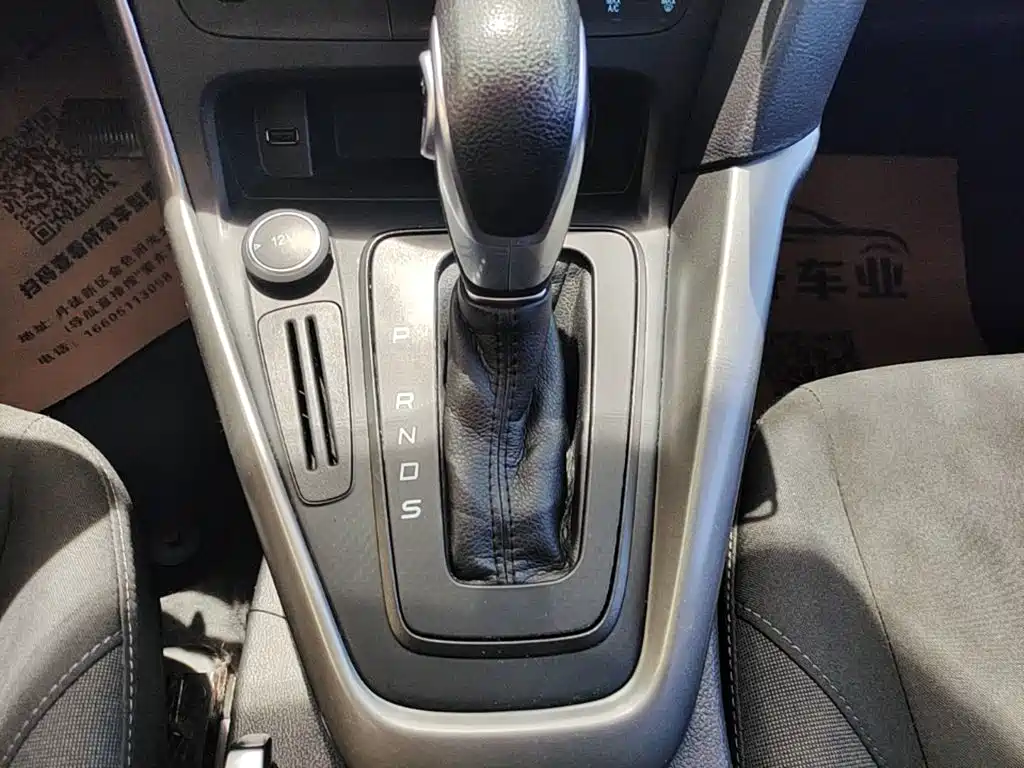 Ford Focus 2018 — фото 14