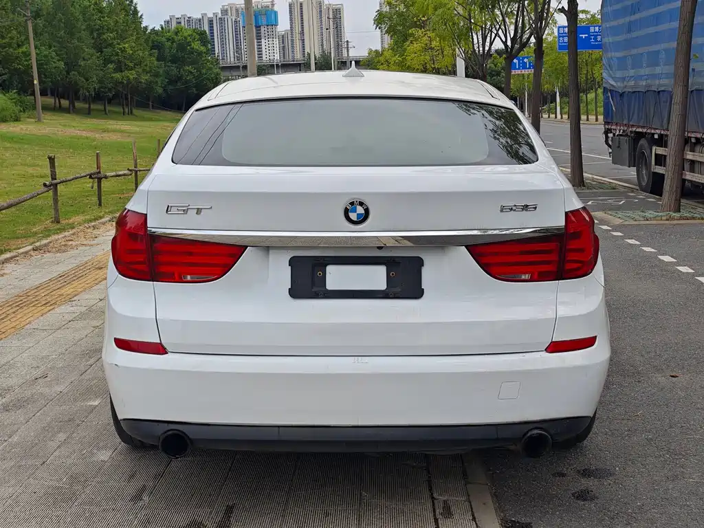 BMW 5 Series GT 2014 — фото 8