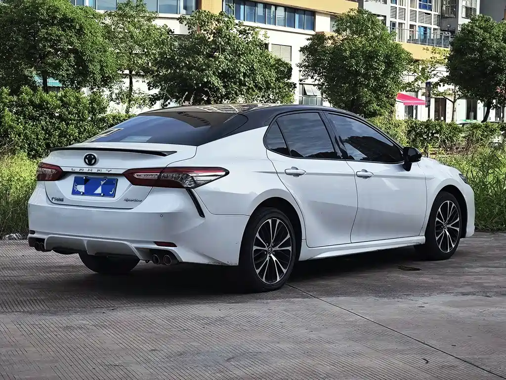 Toyota Camry 2018 — фото 4