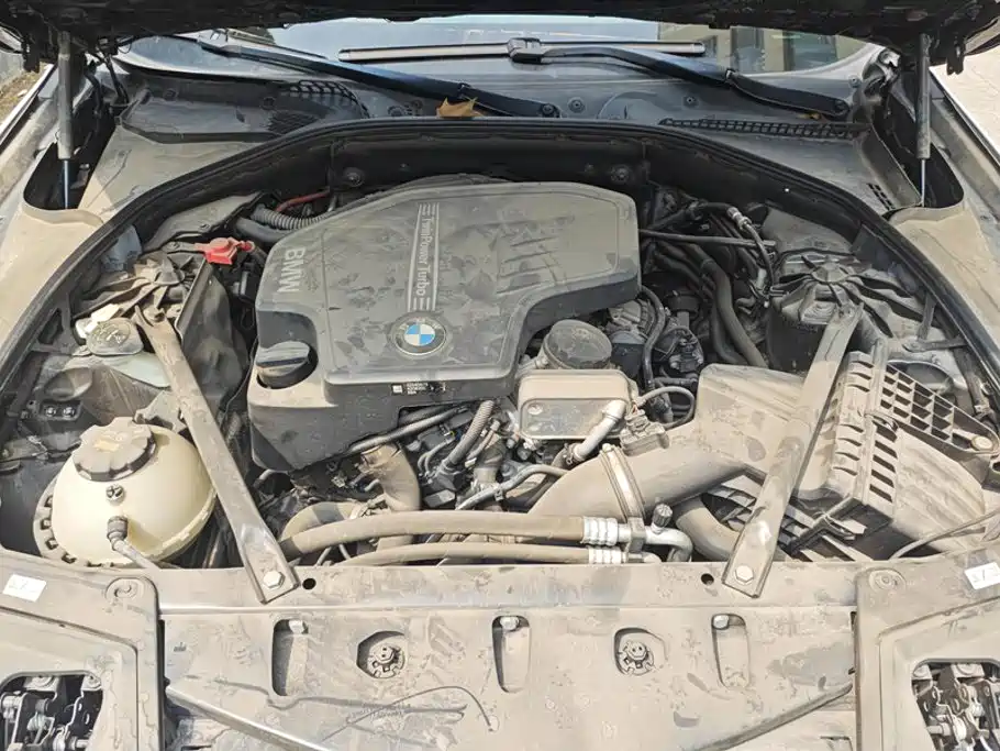 BMW 5 Series 2015 — фото 10