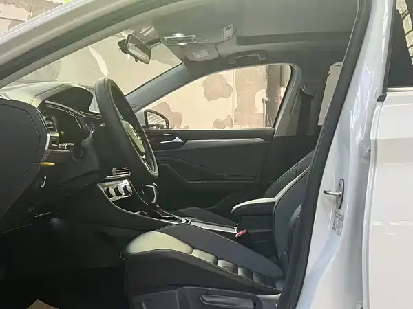 Volkswagen Sagitar 2022