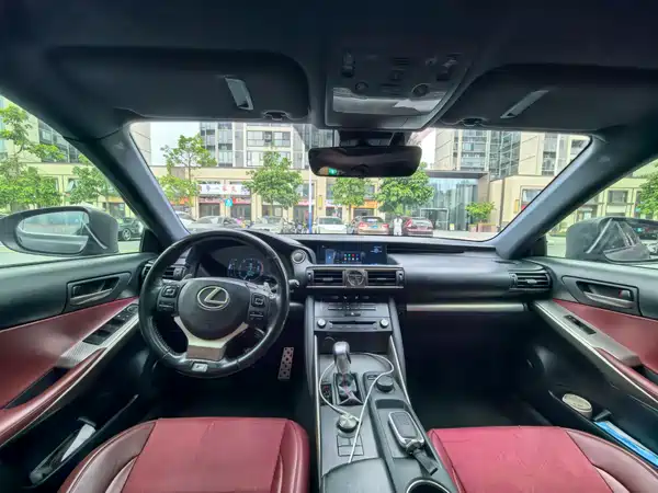 Lexus IS 2018