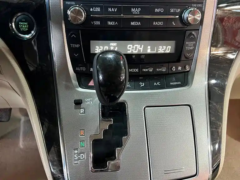 Toyota Alphard 2016 — фото 19