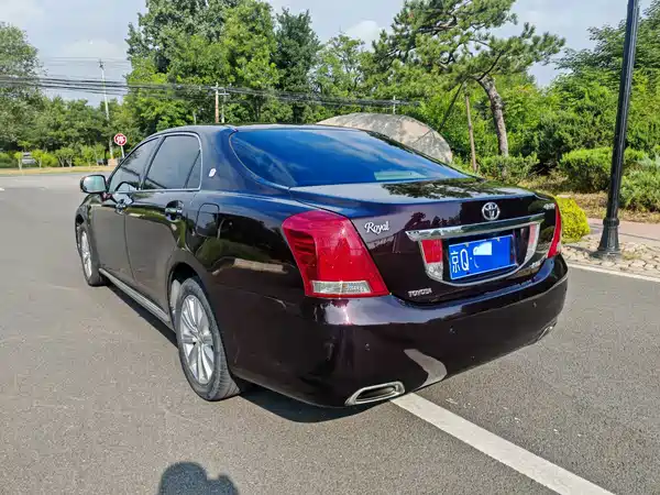 Toyota Crown 2012