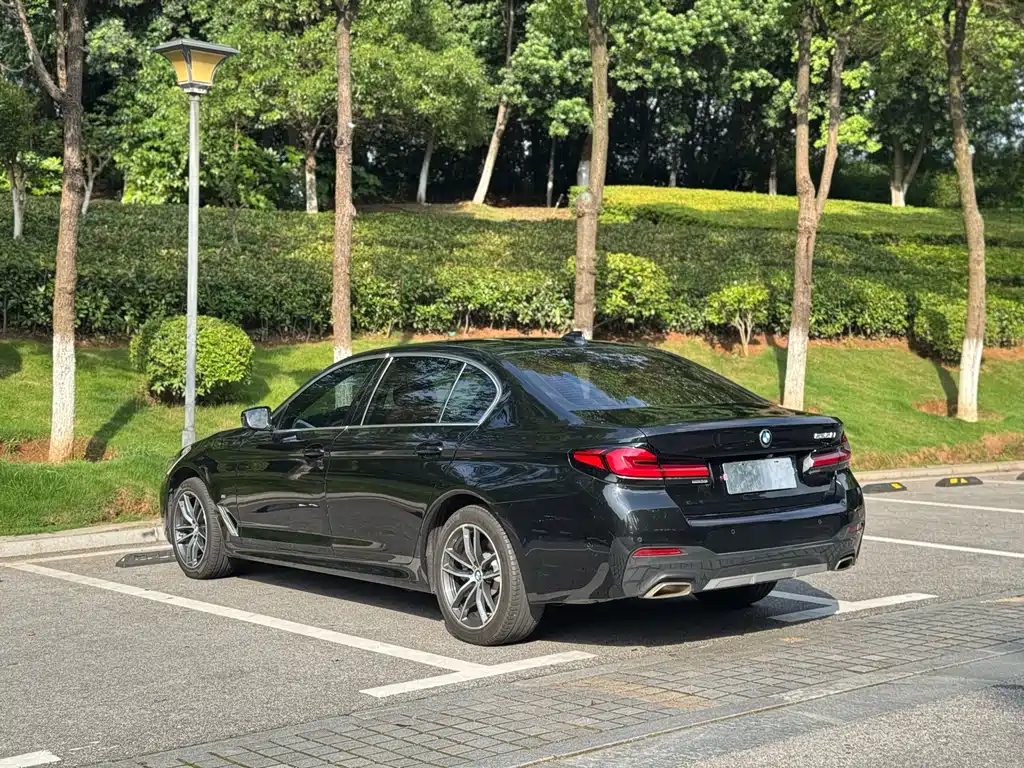 BMW 5 Series 2022 — фото 12