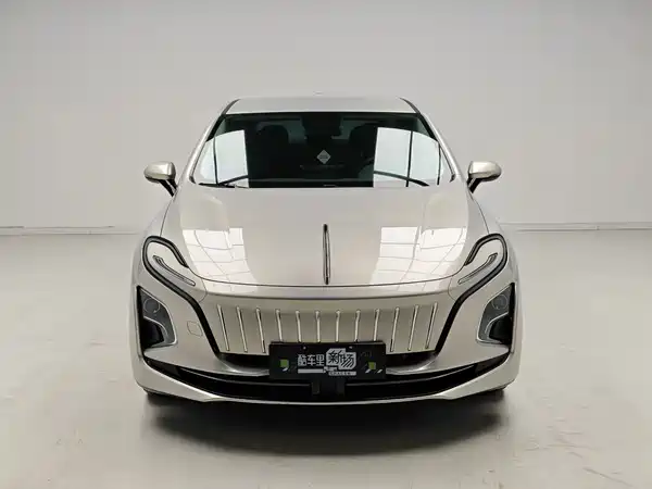 Hongqi E-QM5 2024
