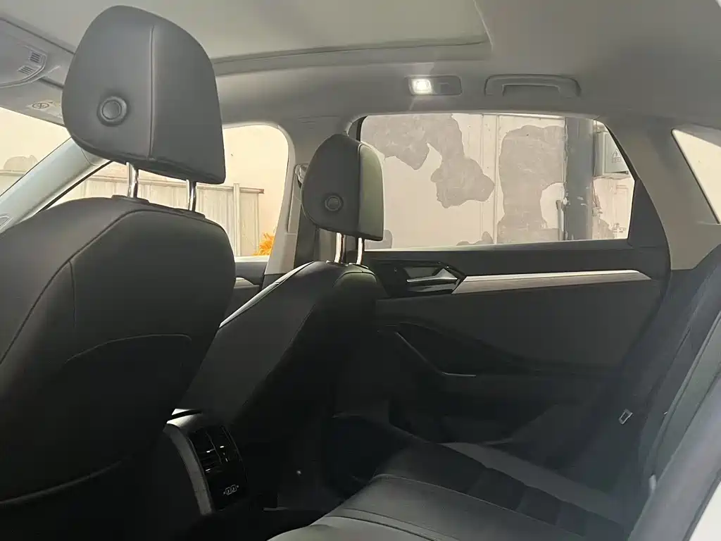 Volkswagen Sagitar 2022