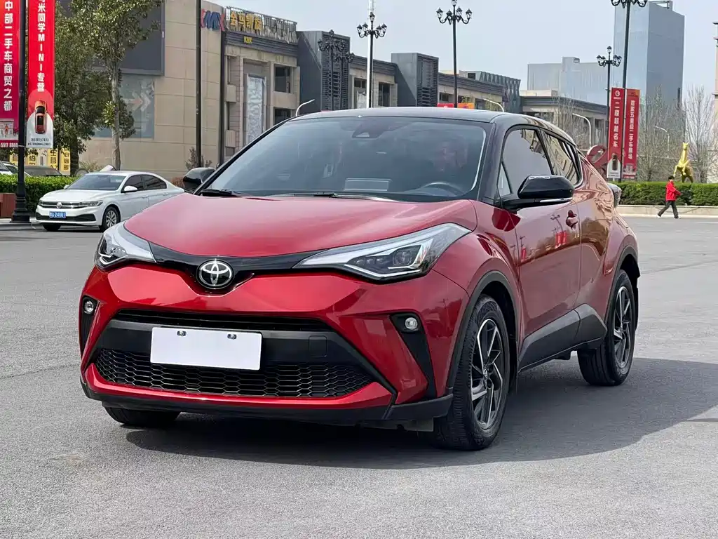 Toyota C-HR 2022 — фото 1