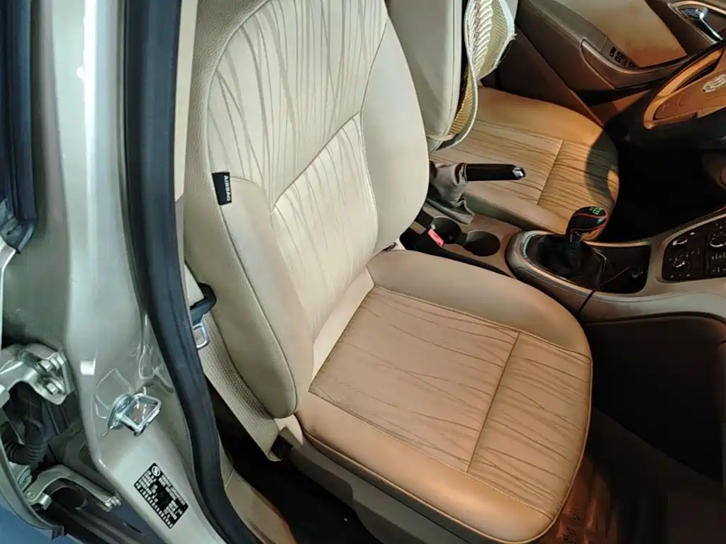 Buick Excelle GT 2014 — фото 25
