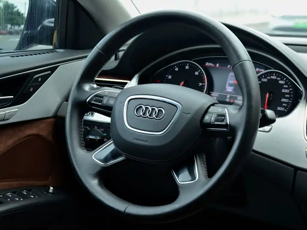 Audi A8 2012 — фото 14