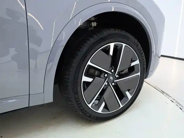 Li Auto L9 2025