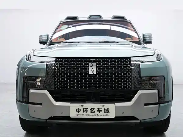 Yangwang U8 2024