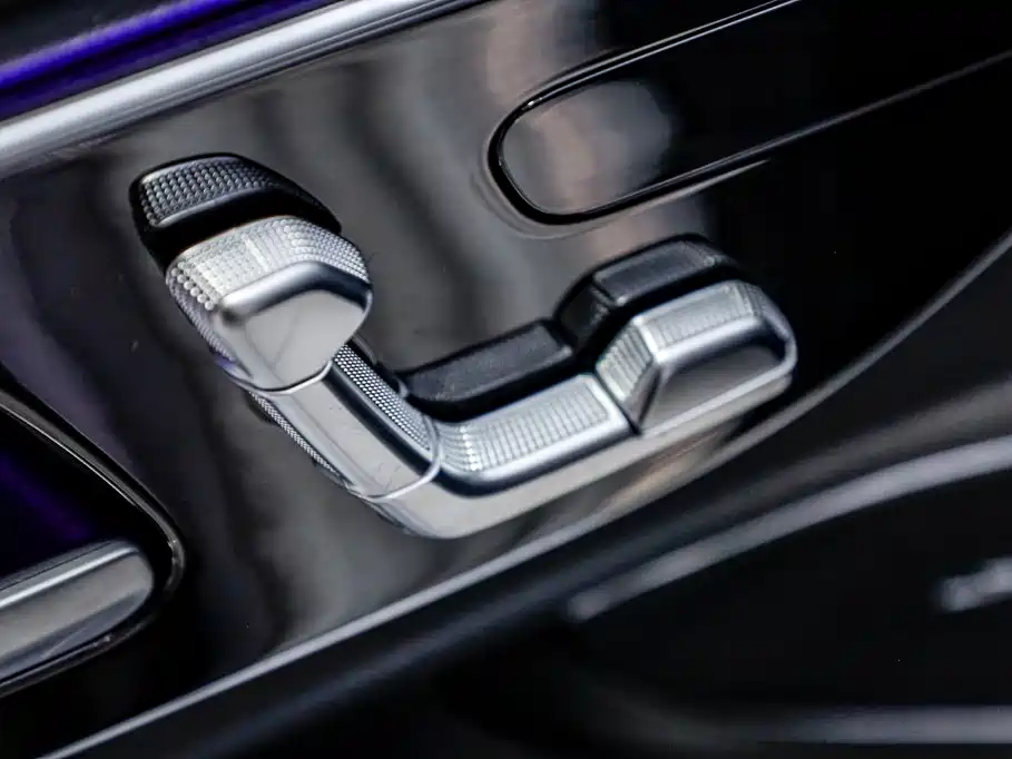Mercedes-Benz C-Class 2023 — фото 11