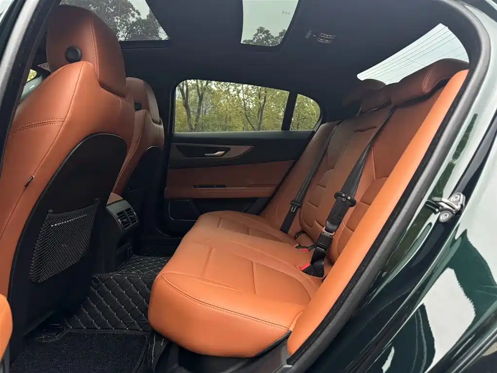 Jaguar XEL 2023 — фото 12