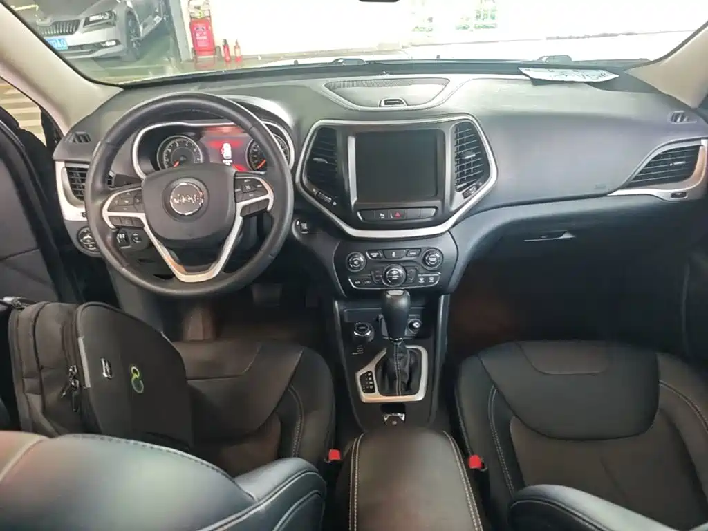 Jeep Cherokee 2015 — фото 10