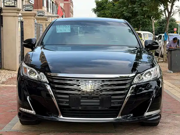 Toyota Crown 2018
