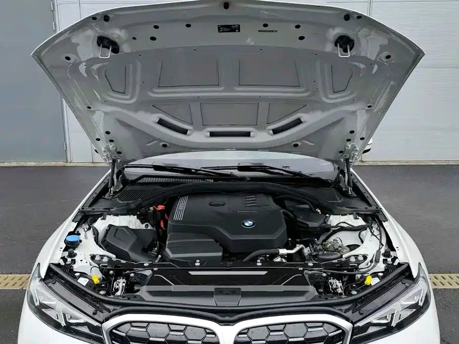 BMW 3 Series 2025 — фото 13