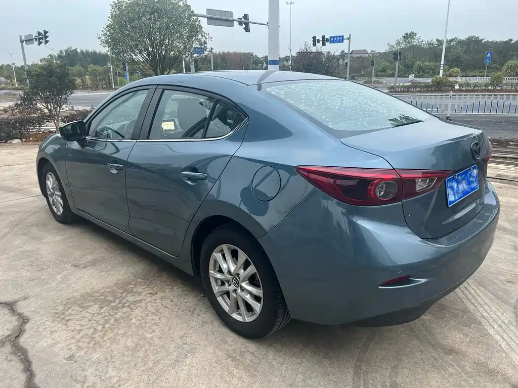 Mazda 3 Axela 2018 — фото 4