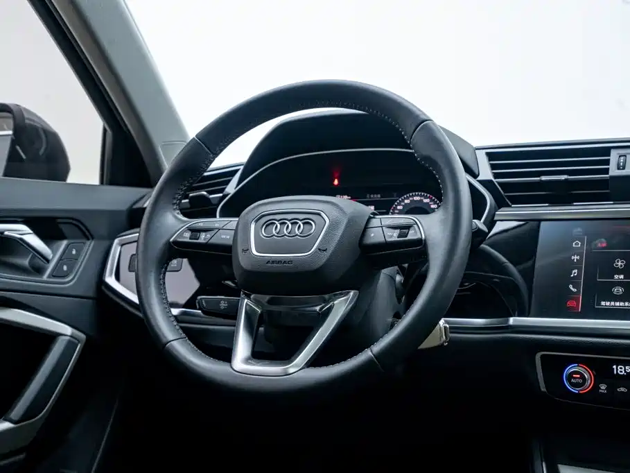 Audi Q3 2021 — фото 15