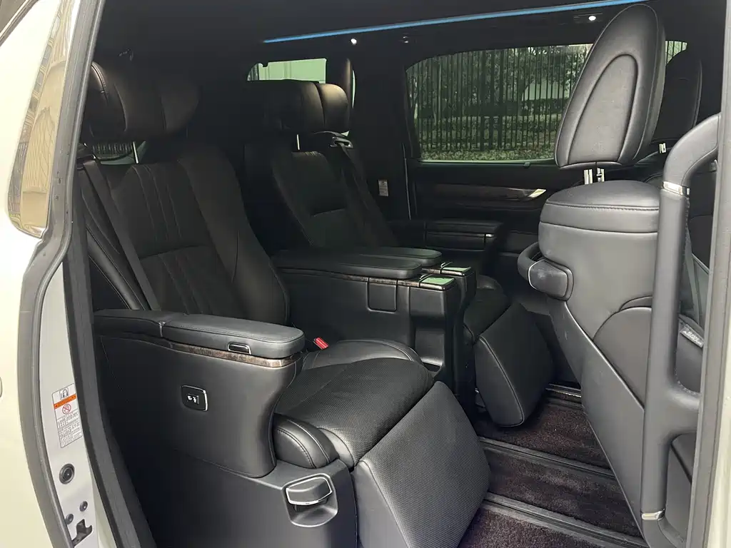 Toyota Vellfire 2020 — фото 14