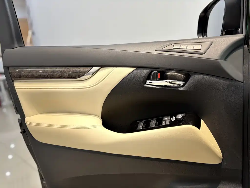 Toyota Vellfire 2021 — фото 10