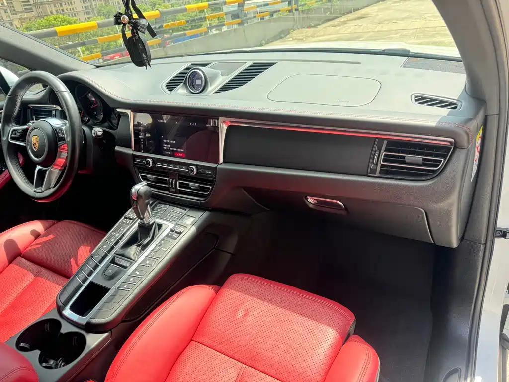Porsche Macan 2019 — фото 11