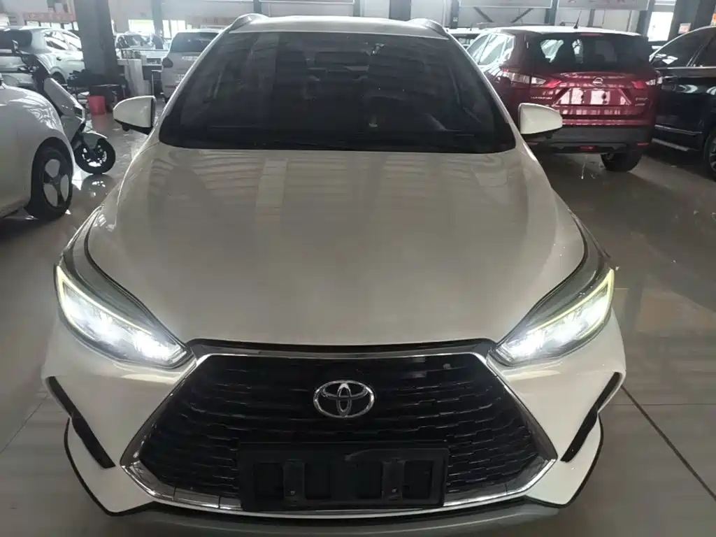 Toyota Yaris L 2022 — фото 3