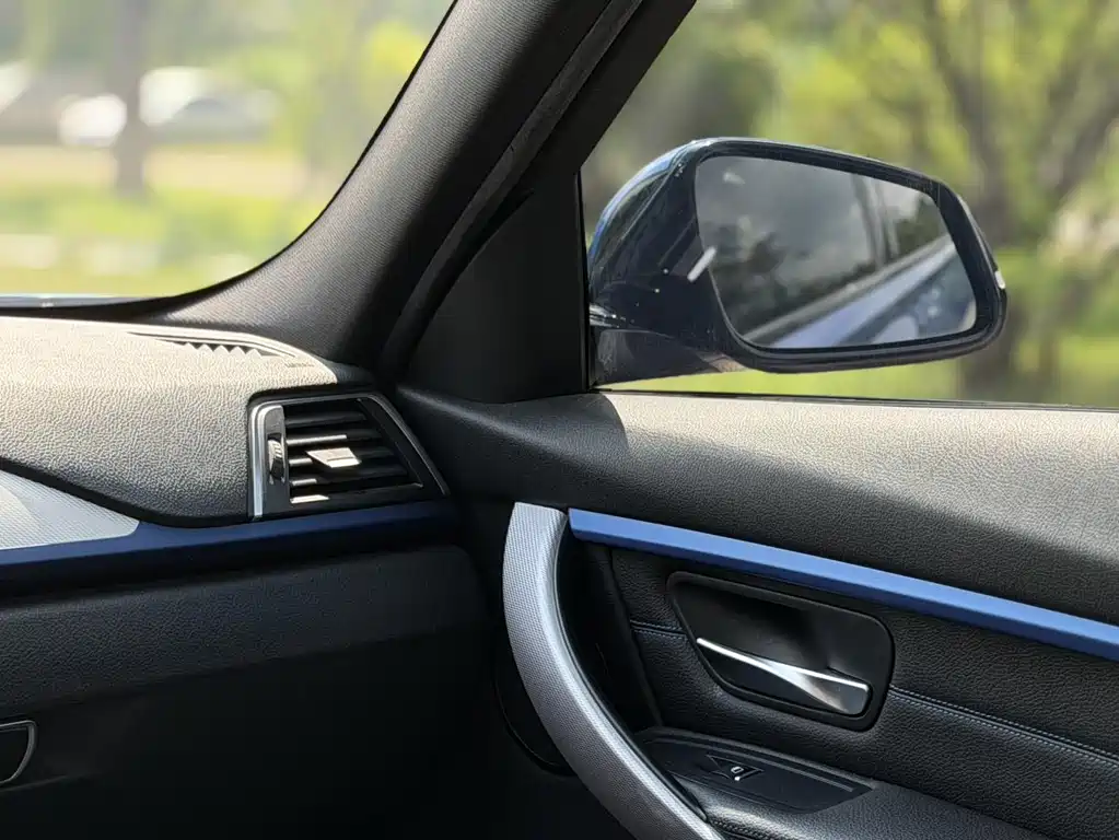 BMW 3 Series 2019 — фото 12