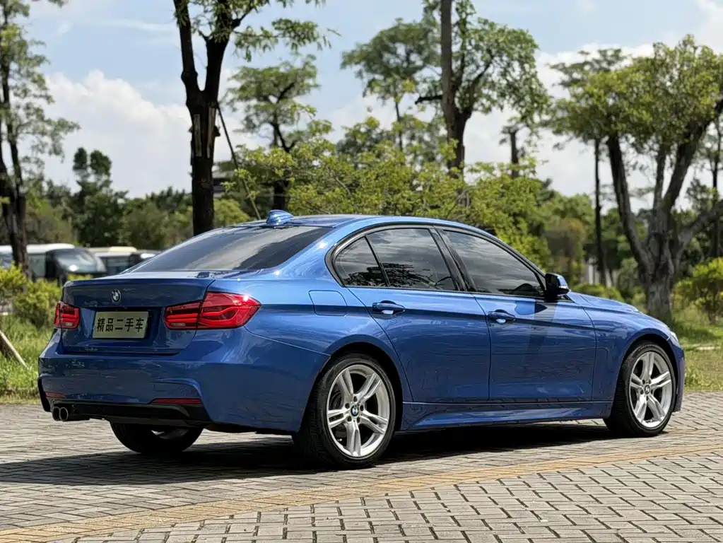 BMW 3 Series 2019 — фото 16
