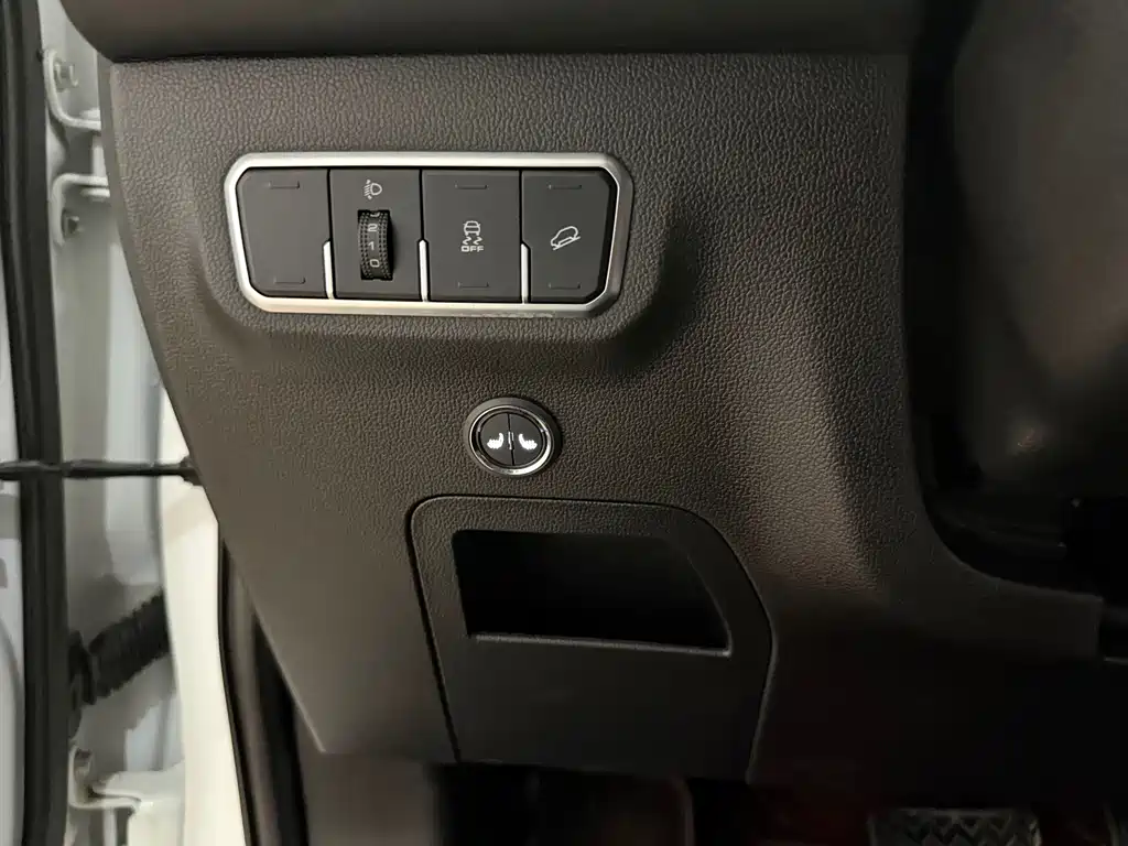 Haval M6 2023 — фото 17