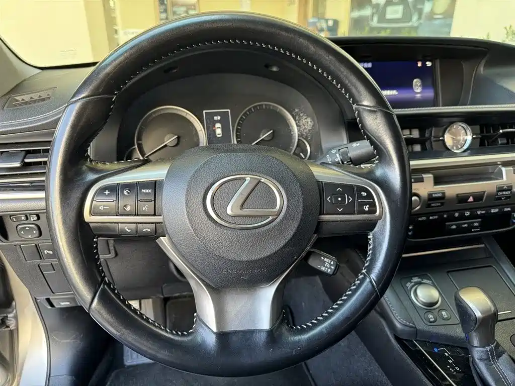 Lexus ES 2016