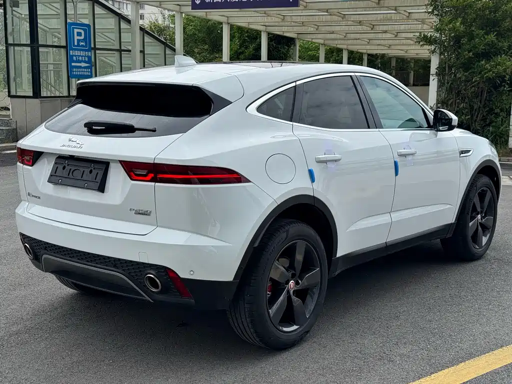Jaguar E-PACE 2021 — фото 24